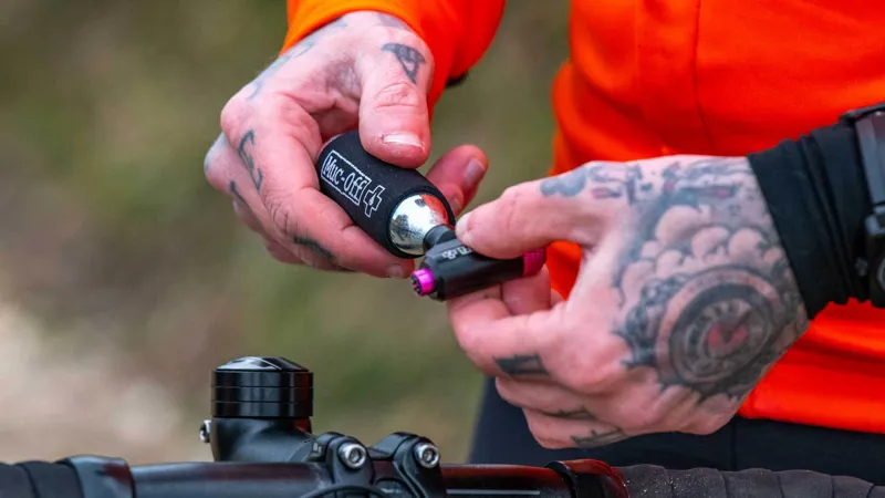 Muc-Off Road Inflator Kit-2