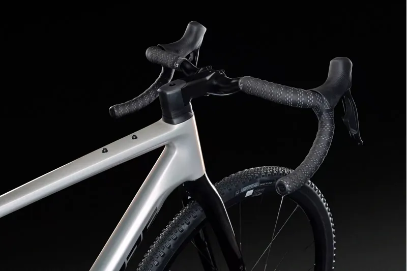 Lapierre Crosshill CF 6.0 AXS Gravel Bike in White-1