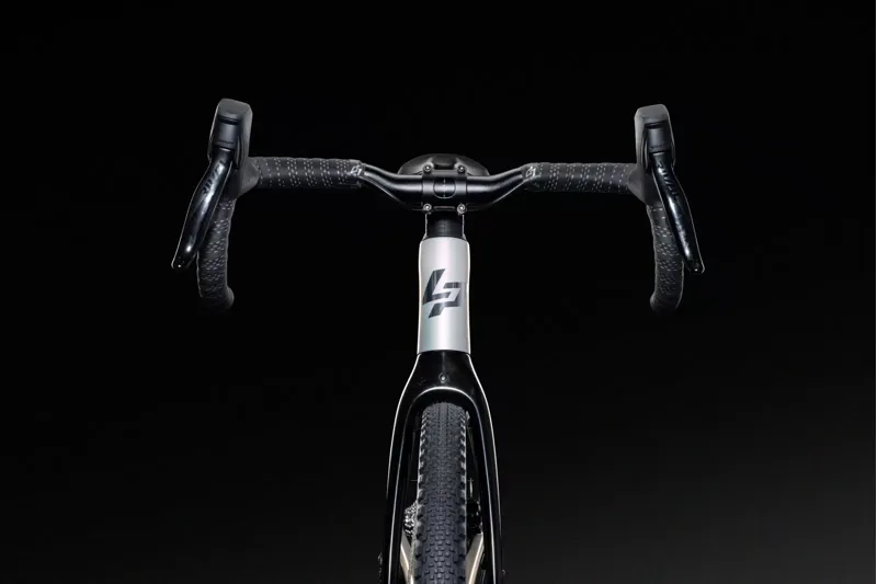 Lapierre Crosshill CF 6.0 AXS Gravel Bike in White-4