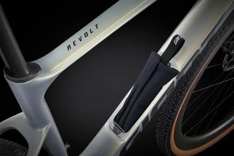 Giant Revolt Advanced 0 Gravel Bike In Gloss Aurora Noise-11