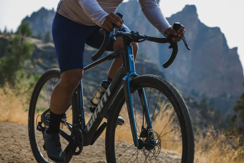 Giant Revolt Advanced 1 Gravel Bike In Gloss Ocean Twilight-11