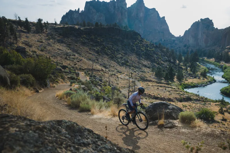 Giant Revolt Advanced 1 Gravel Bike In Gloss Ocean Twilight-10