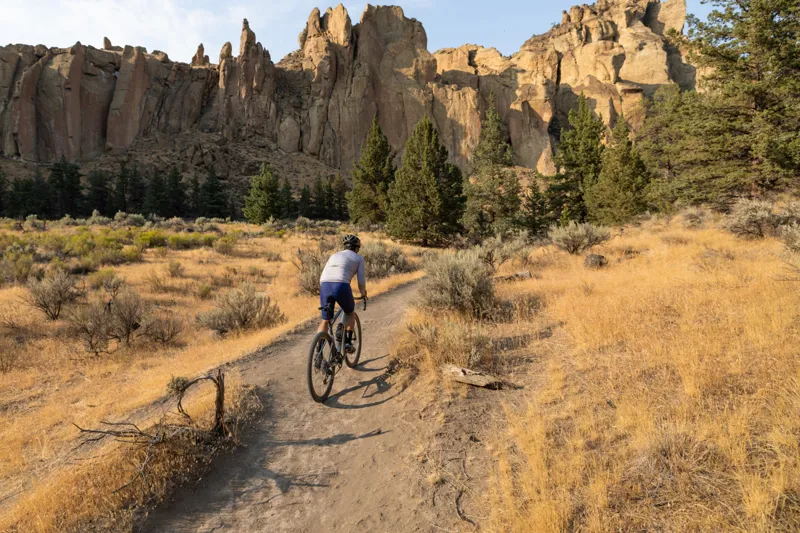 Giant Revolt Advanced 1 Gravel Bike In Gloss Ocean Twilight-4