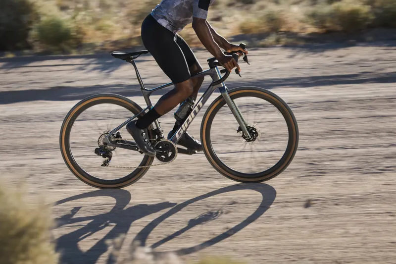 Giant Revolt Advanced Pro 0 Gravel Bike In Gloss Interstellar/Chrome-4