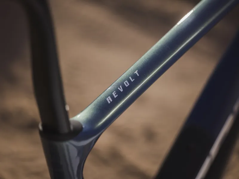 Giant Revolt Advanced Pro 0 Gravel Bike In Gloss Interstellar/Chrome-10