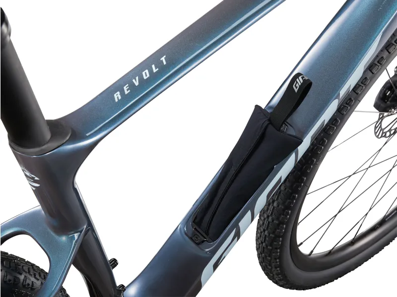 Giant Revolt Advanced 1 Gravel Bike In Gloss Ocean Twilight-5