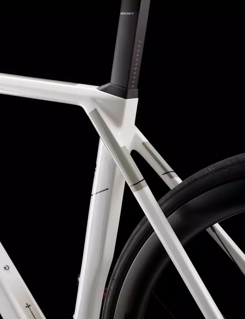 Wilier GRANTURISMO SL 105 DI2 SWR40 BLACK SILVER GLOSSY-2