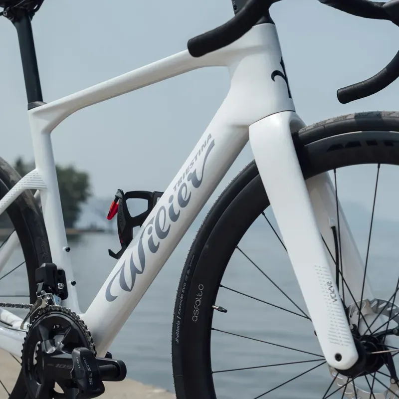Wilier Rapida 105 12x Bike in Weekend White-2