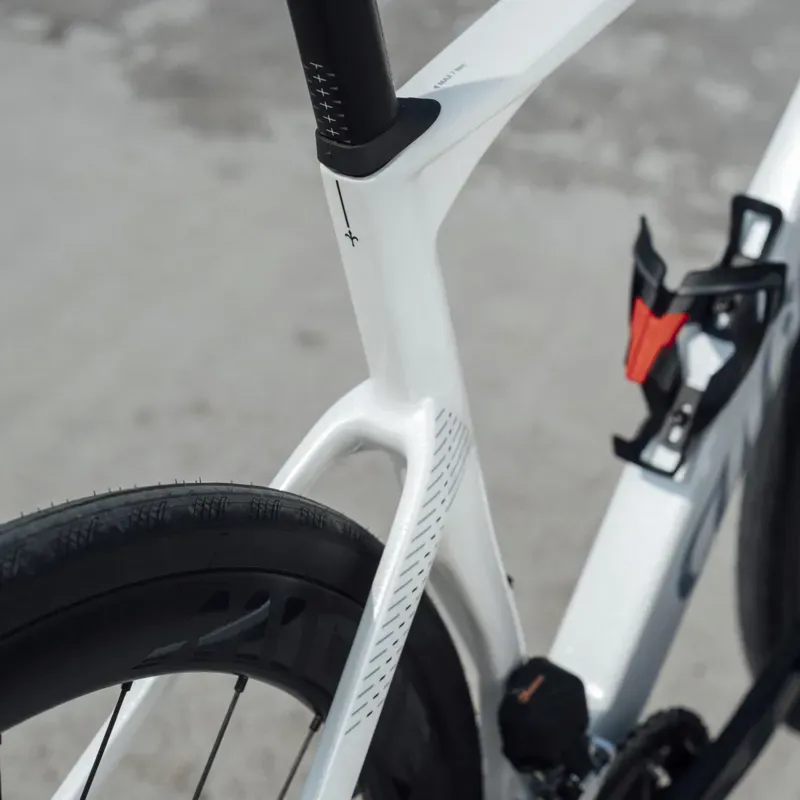 Wilier Rapida 105 12x Bike in Weekend White-5